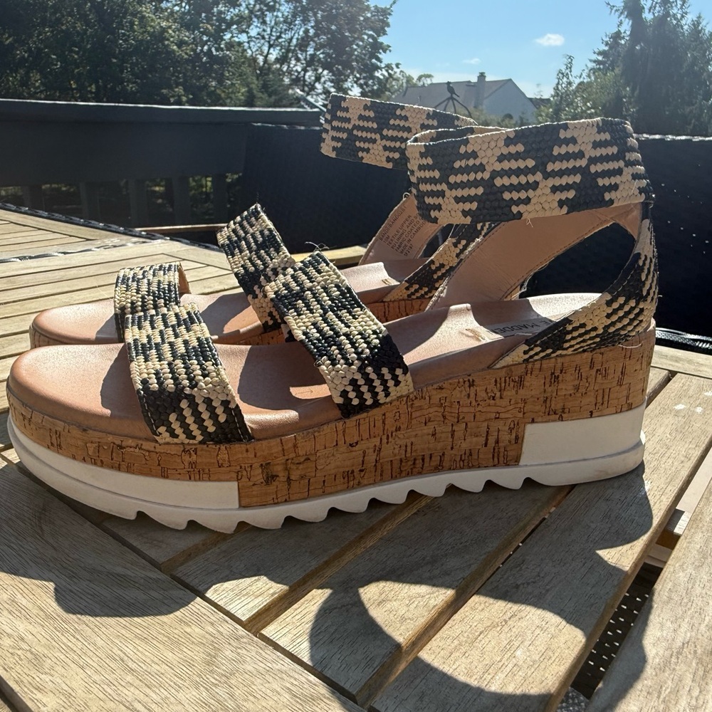 Steve Madden Bandolino Tan Woven Sandals